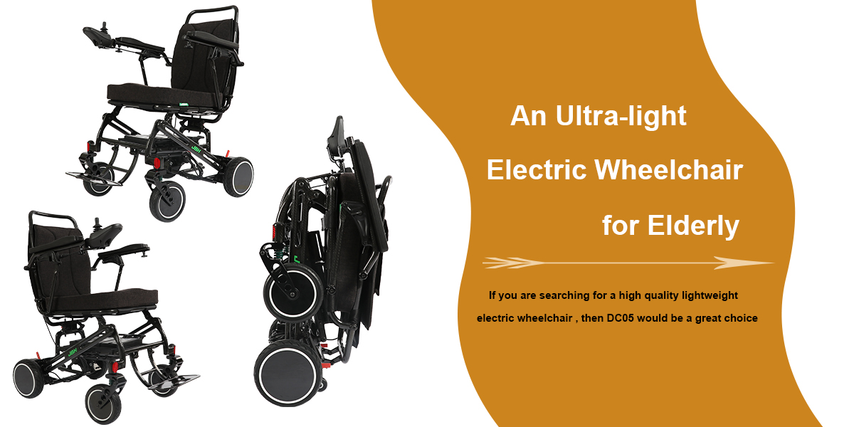 Una silla de ruedas eléctrica ultraligera para ancianos